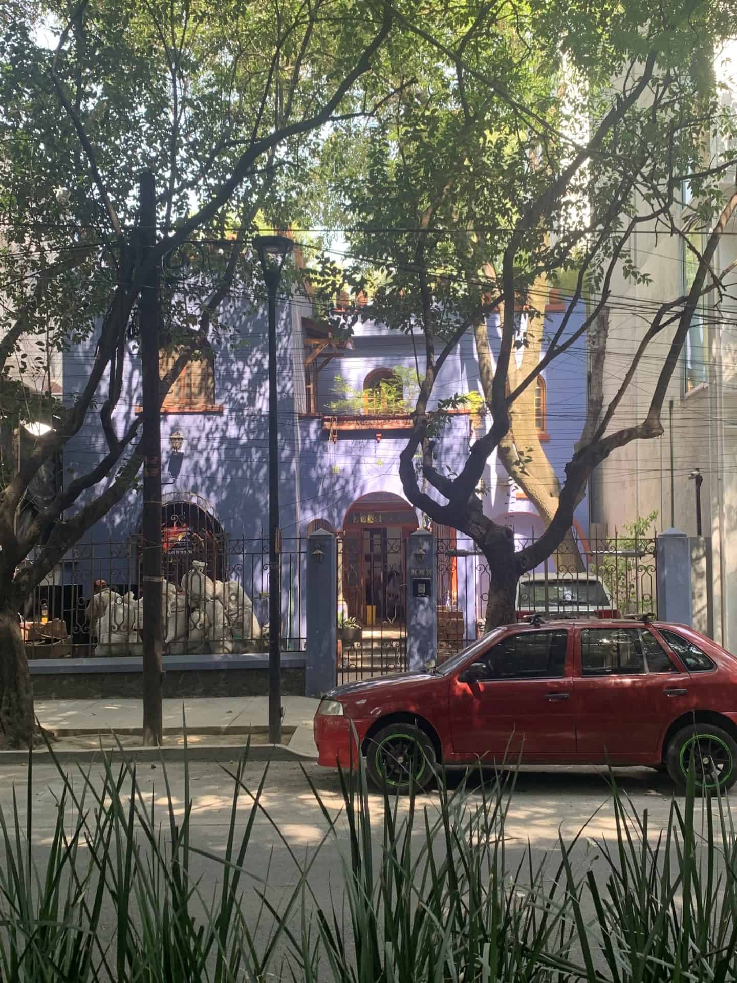 A purple building on a street in Mexico City