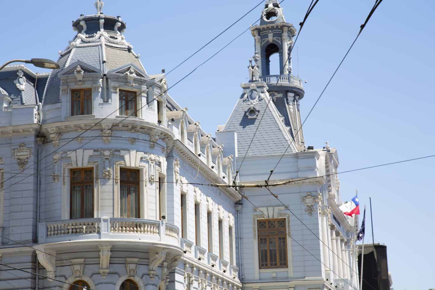 A blue and white building in Plaza Sotomayer in Valparaiso, Chile